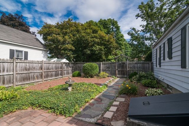 202 Jackson St, Northampton, MA 01060