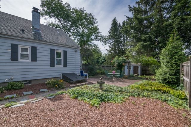 202 Jackson St, Northampton, MA 01060
