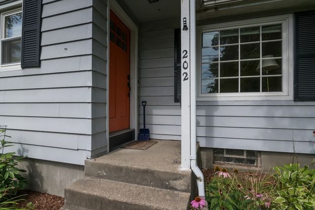 202 Jackson St, Northampton, MA 01060