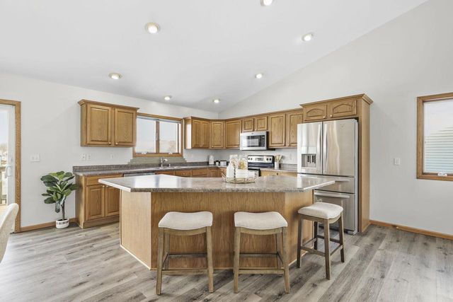 1032 VISTA RIDGE Drive, Mount Horeb, WI 53572