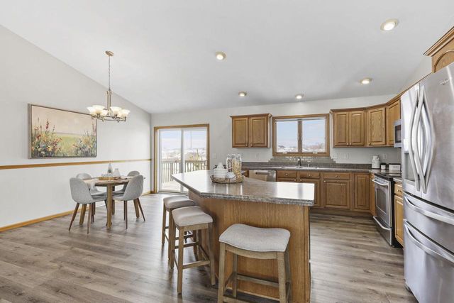 1032 VISTA RIDGE Drive, Mount Horeb, WI 53572