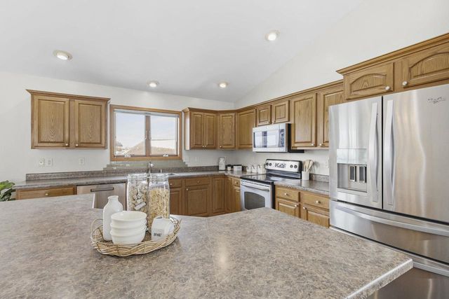 1032 VISTA RIDGE Drive, Mount Horeb, WI 53572