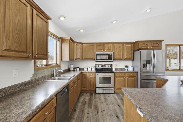 1032 VISTA RIDGE Drive, Mount Horeb, WI 53572