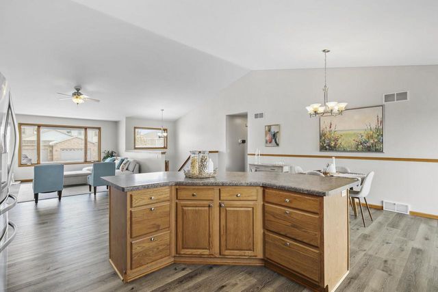 1032 VISTA RIDGE Drive, Mount Horeb, WI 53572