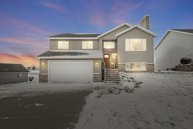 1032 VISTA RIDGE Drive, Mount Horeb, WI 53572