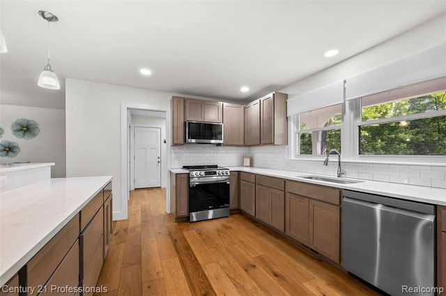 745 Hawthorne Drive, Bloomfield Hills, MI 48304