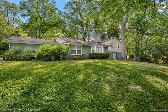 745 Hawthorne Drive, Bloomfield Hills, MI 48304