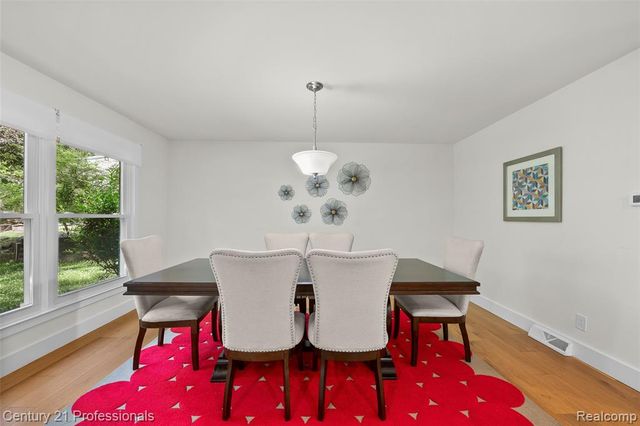 745 Hawthorne Drive, Bloomfield Hills, MI 48304