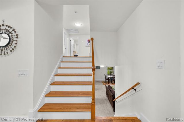 745 Hawthorne Drive, Bloomfield Hills, MI 48304