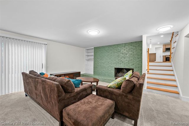 745 Hawthorne Drive, Bloomfield Hills, MI 48304