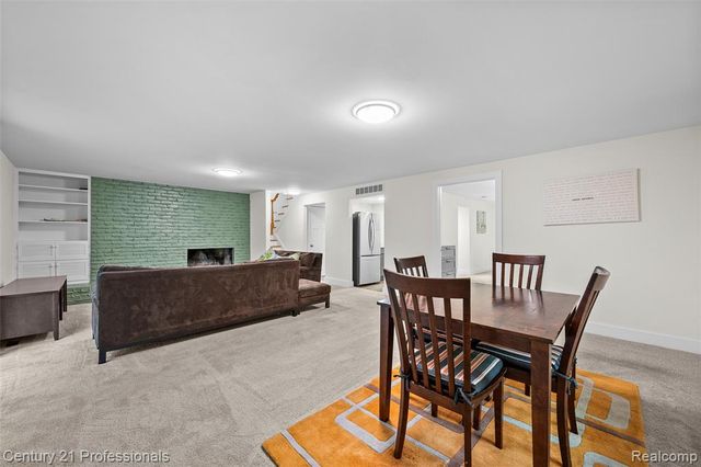 745 Hawthorne Drive, Bloomfield Hills, MI 48304