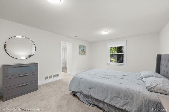 745 Hawthorne Drive, Bloomfield Hills, MI 48304