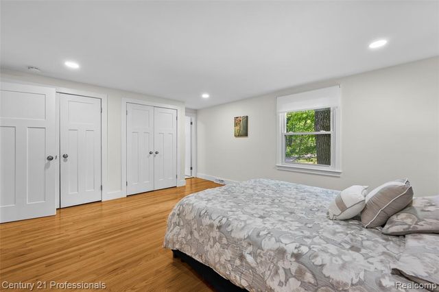 745 Hawthorne Drive, Bloomfield Hills, MI 48304
