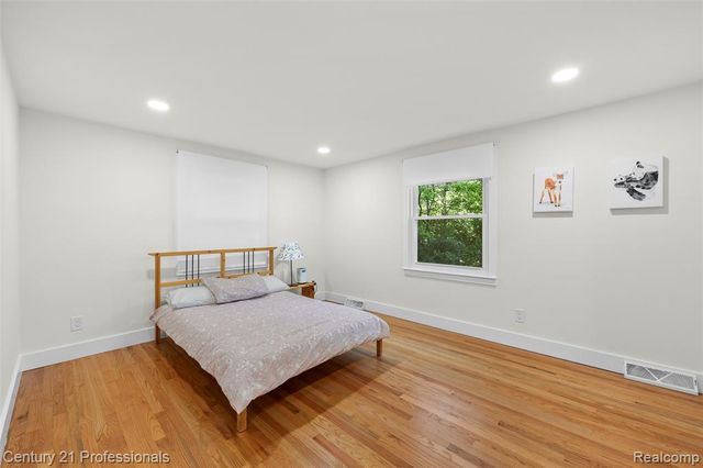745 Hawthorne Drive, Bloomfield Hills, MI 48304