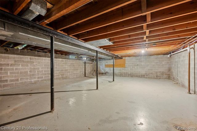 745 Hawthorne Drive, Bloomfield Hills, MI 48304