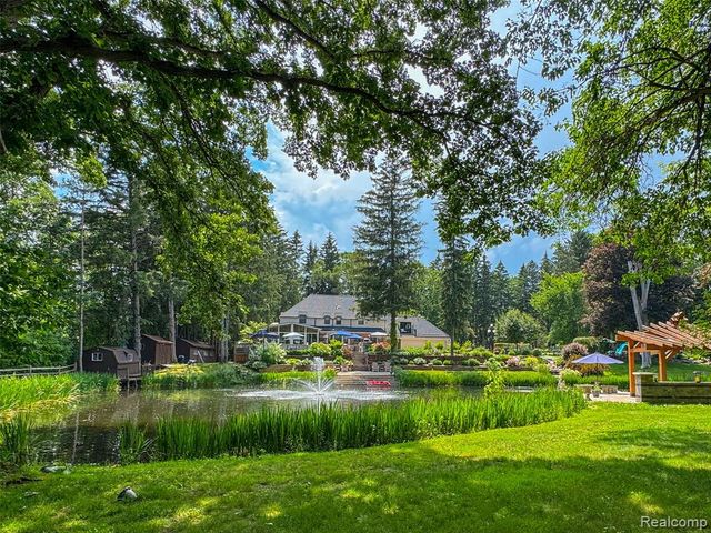 3985 S Ellamae Road, Oakland, MI 48363