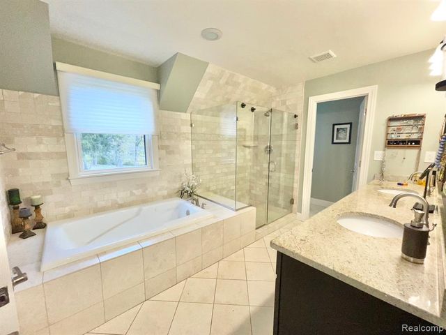 3985 S Ellamae Road, Oakland, MI 48363