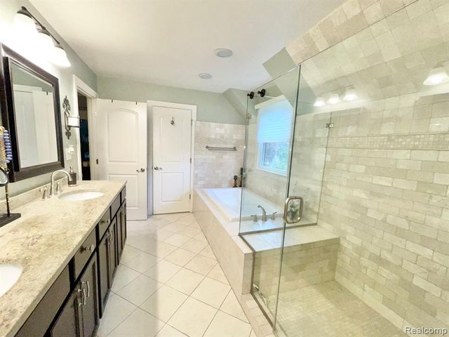 3985 S Ellamae Road, Oakland, MI 48363