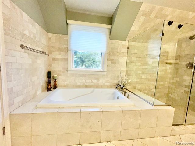 3985 S Ellamae Road, Oakland, MI 48363