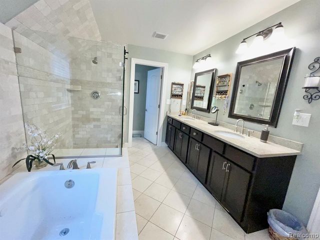 3985 S Ellamae Road, Oakland, MI 48363