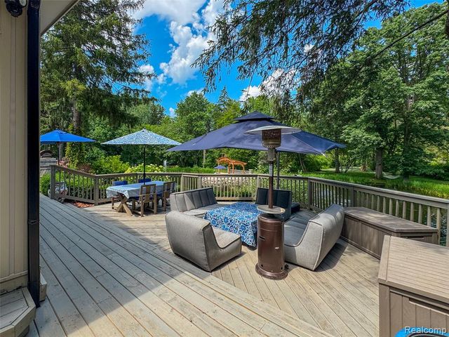 3985 S Ellamae Road, Oakland, MI 48363
