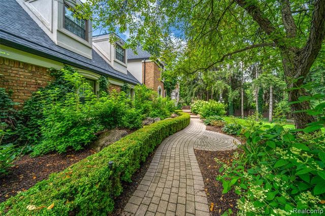 3985 S Ellamae Road, Oakland, MI 48363