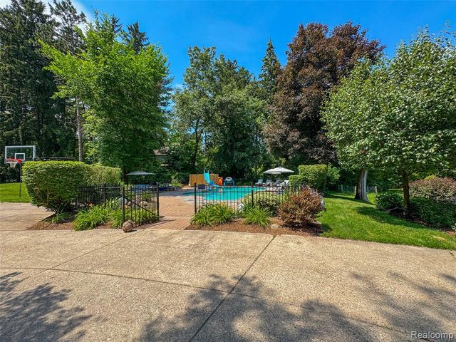 3985 S Ellamae Road, Oakland, MI 48363