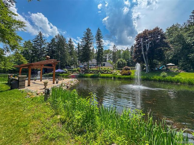3985 S Ellamae Road, Oakland, MI 48363