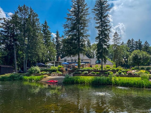 3985 S Ellamae Road, Oakland, MI 48363