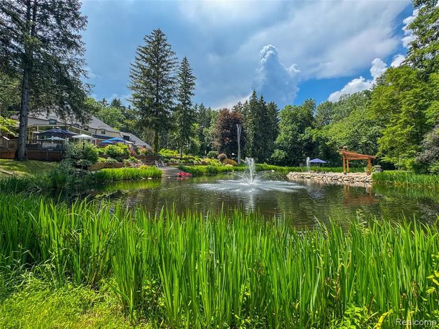 3985 S Ellamae Road, Oakland, MI 48363