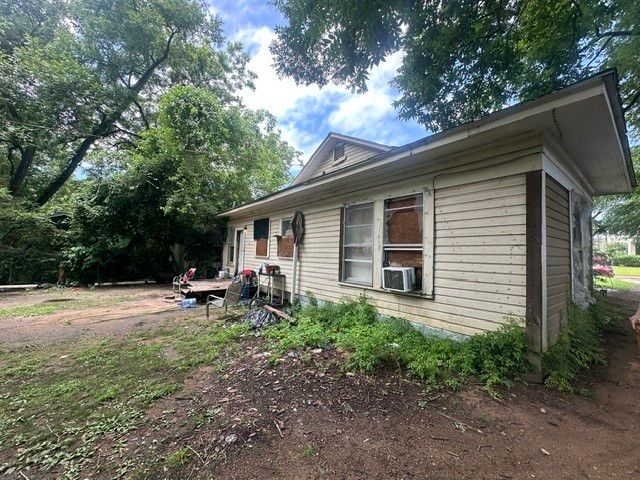 828 E Price Street, Paris, TX 75460