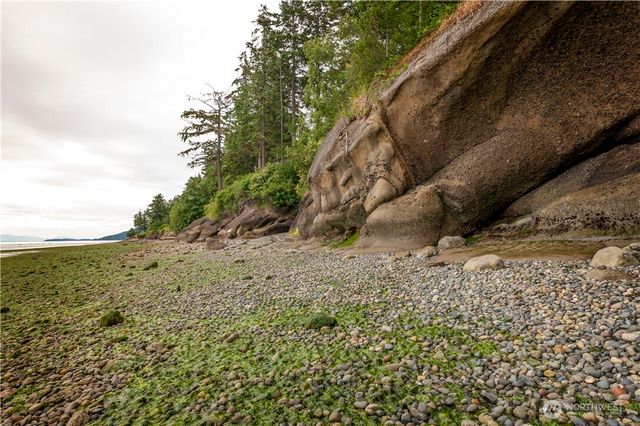 2351 N Nugent Road, Lummi Island, WA 98262