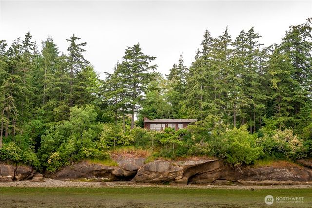 2351 N Nugent Road, Lummi Island, WA 98262