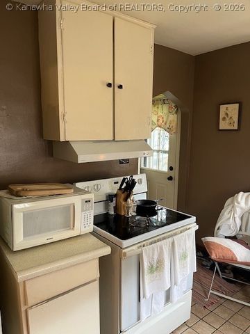 300 67th Street Se, Charleston, WV 25304