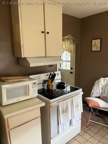 300 67th Street Se, Charleston, WV 25304