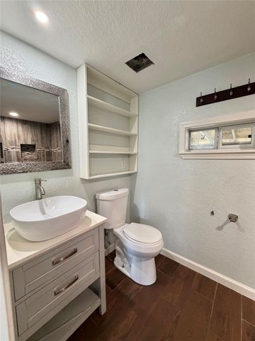 322 Hays Road, Oyster Creek, TX 77541