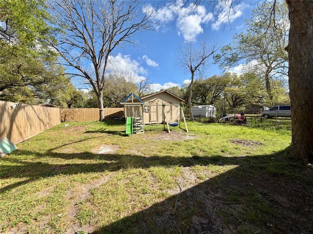 322 Hays Road, Oyster Creek, TX 77541