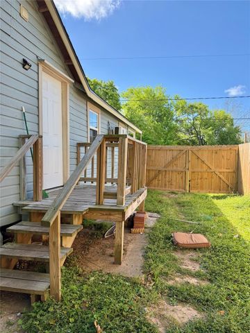 322 Hays Road, Oyster Creek, TX 77541