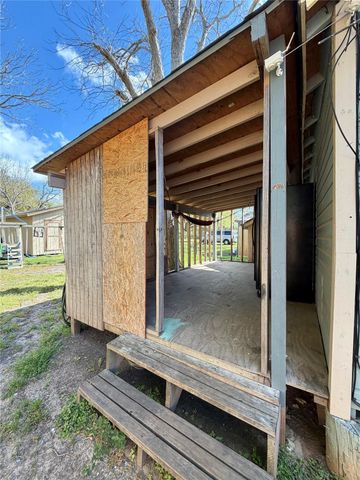 322 Hays Road, Oyster Creek, TX 77541