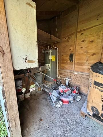 322 Hays Road, Oyster Creek, TX 77541