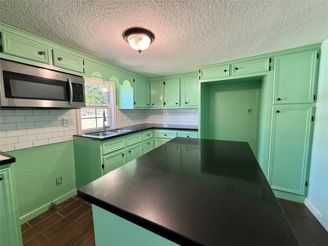 322 Hays Road, Oyster Creek, TX 77541