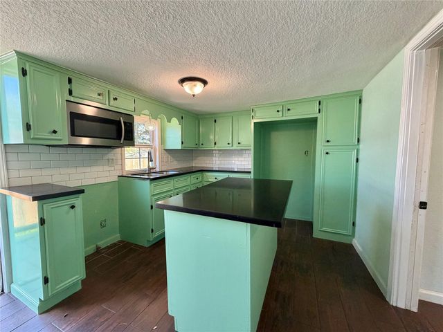 322 Hays Road, Oyster Creek, TX 77541