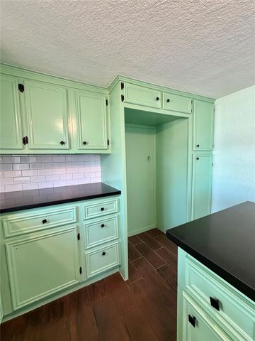 322 Hays Road, Oyster Creek, TX 77541