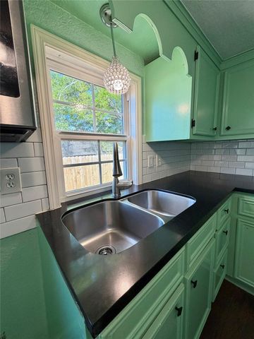 322 Hays Road, Oyster Creek, TX 77541