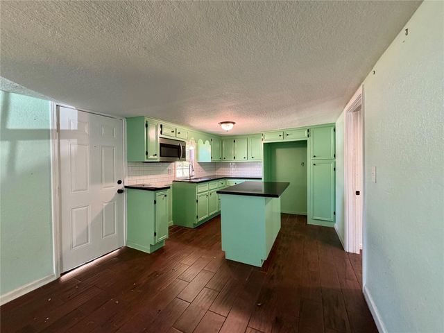 322 Hays Road, Oyster Creek, TX 77541