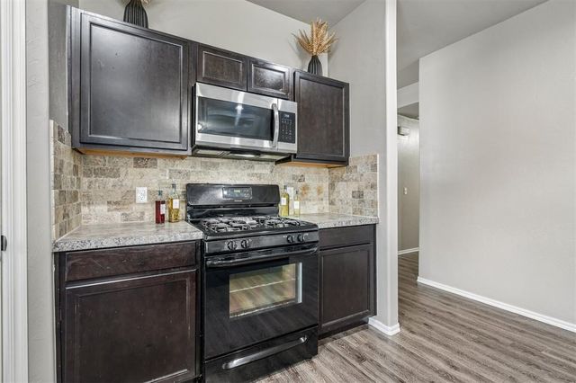 9209 NW 71st Street, Yukon, OK 73099