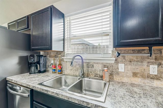 9209 NW 71st Street, Yukon, OK 73099