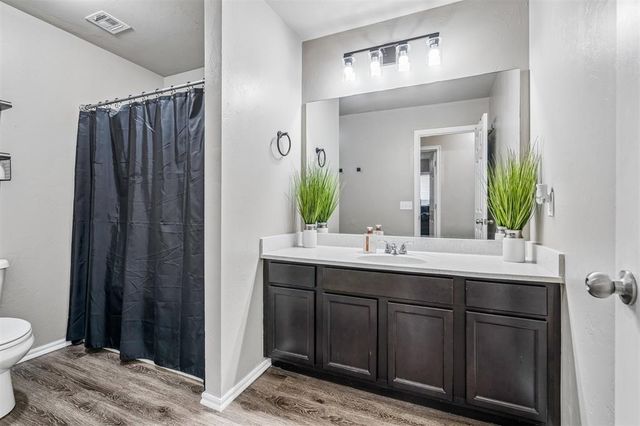 9209 NW 71st Street, Yukon, OK 73099