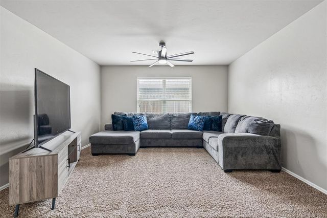 9209 NW 71st Street, Yukon, OK 73099