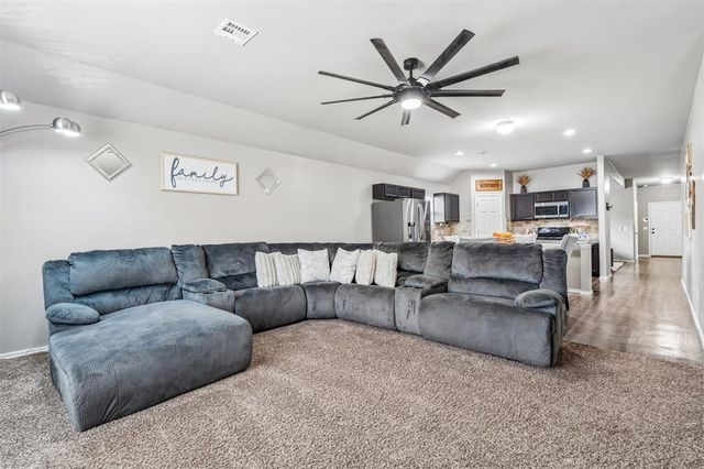 9209 NW 71st Street, Yukon, OK 73099